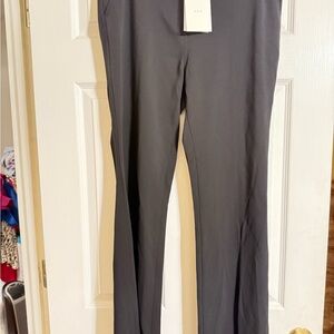 NWT !!
A.L.C. Slim-Fit Conway Straight-Leg Front Slit Black Pants Size 10